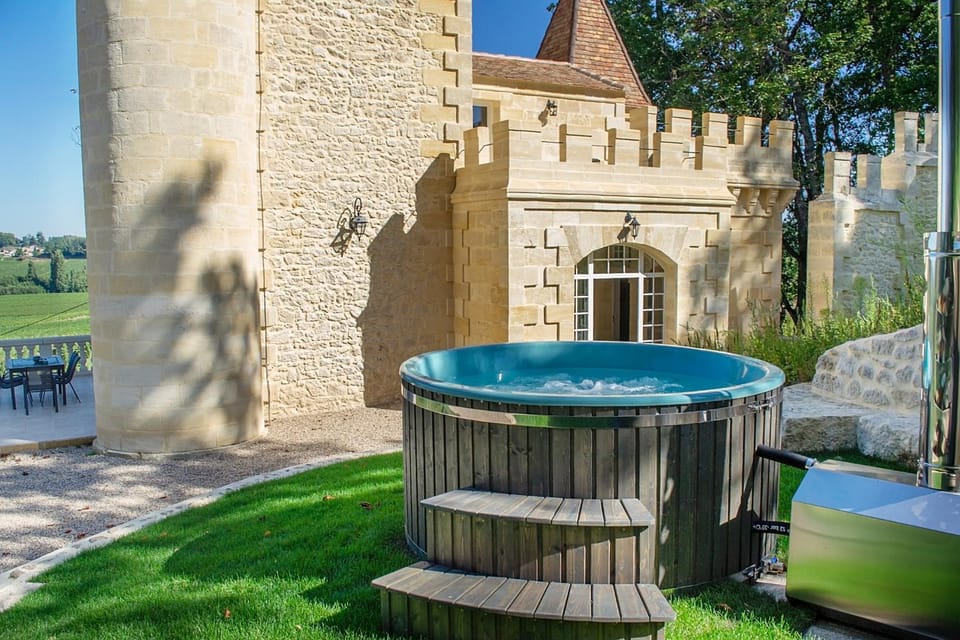 Patio, Natural landscape, Garden, Hot Tub, Hot Tub, Swimming pool