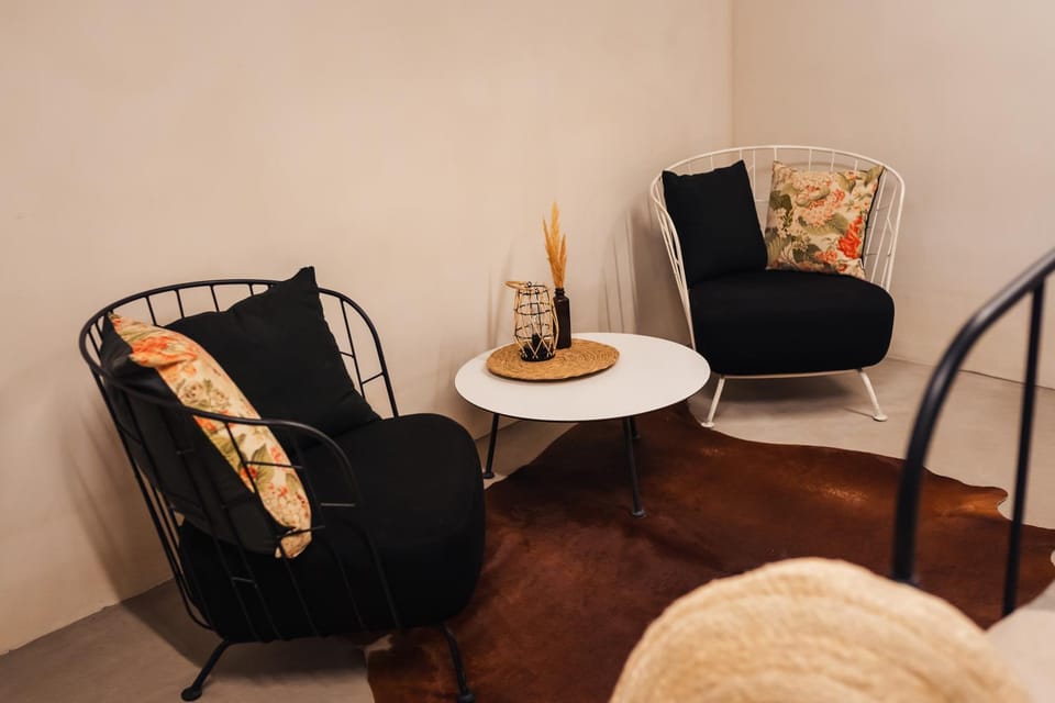 Seating area, Bedroom