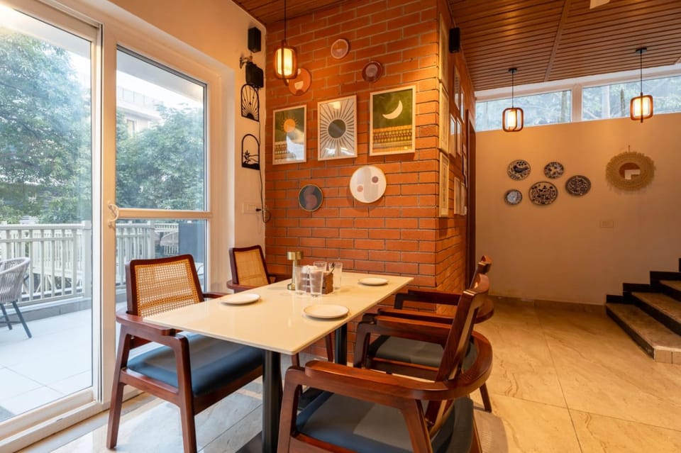 Restaurant/places to eat, Dining area