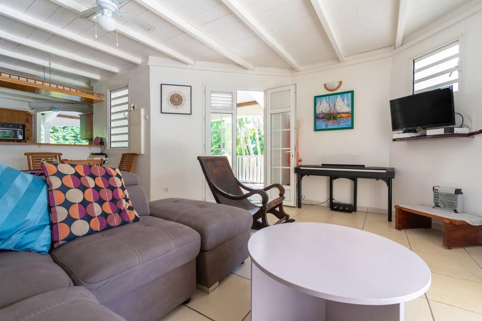 Communal lounge/ TV room, TV and multimedia, Living room, Seating area