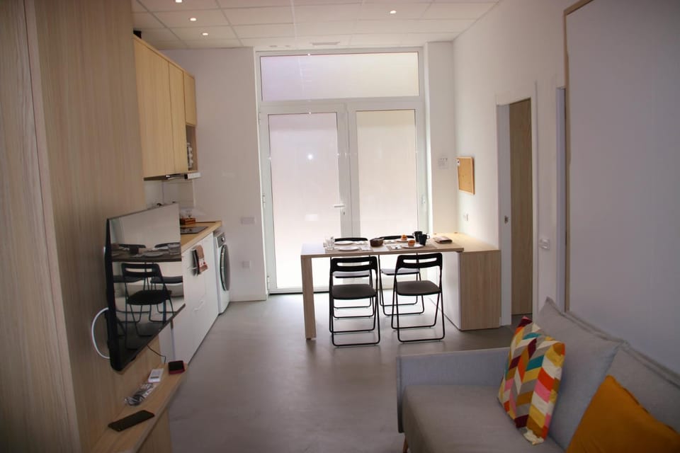 Communal lounge/ TV room, Kitchen or kitchenette, Living room, Dining area, soundproof, wardrobe