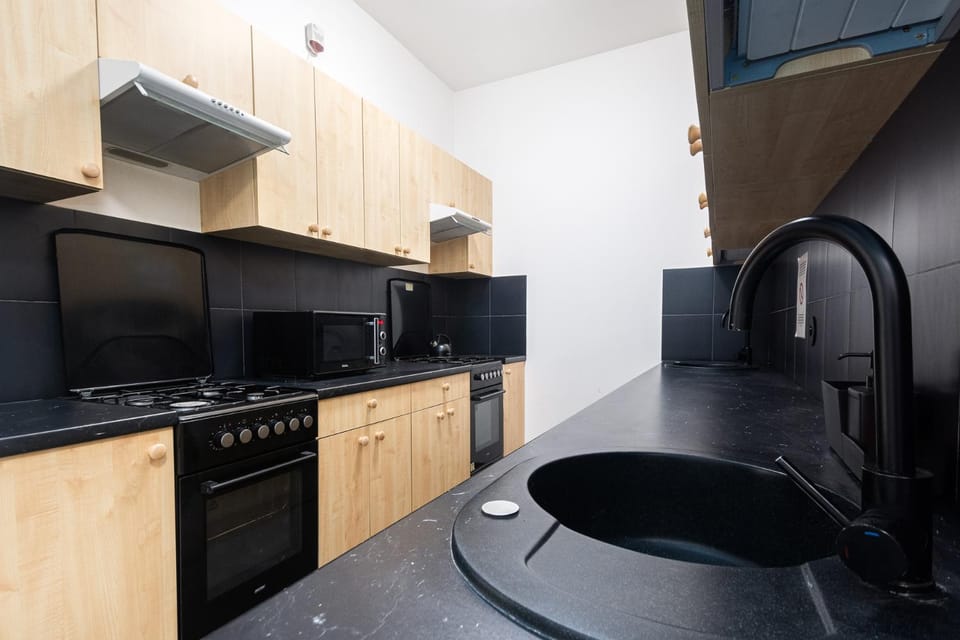 Kitchen or kitchenette, Communal kitchen, dishwasher, microwave, washing machine, kitchen