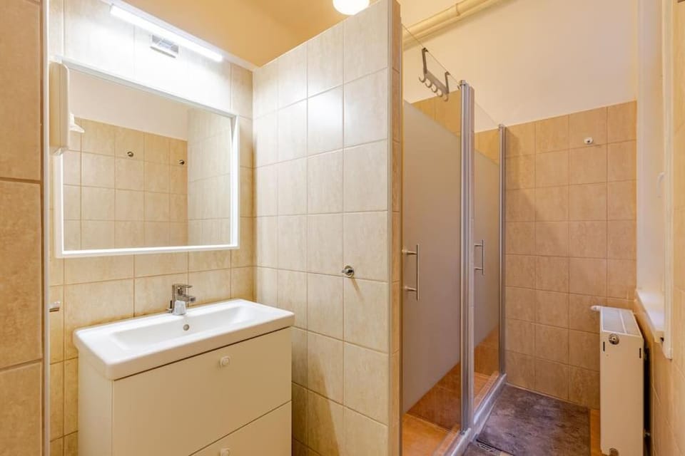 Shower, Bathroom