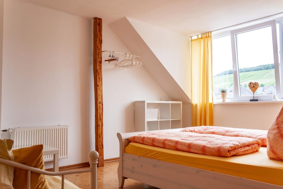 Bed, Bedroom, Garden view, Mountain view