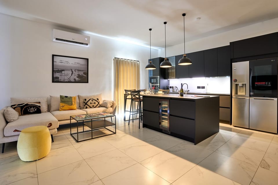 Kitchen or kitchenette, Living room, Seating area, Dining area, dishwasher, oven, stove