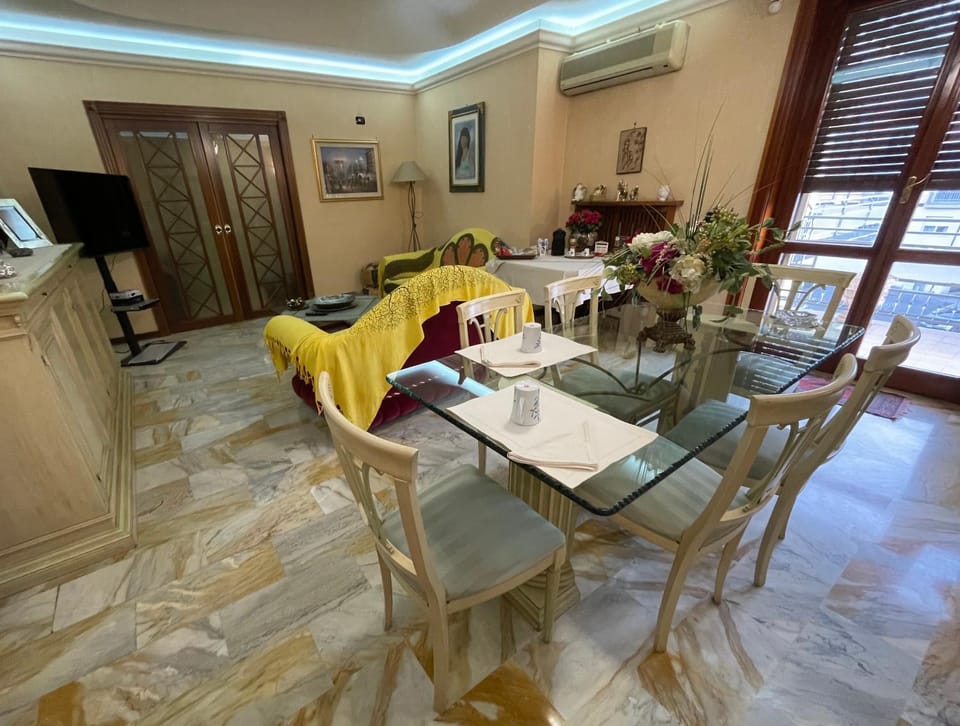 TV and multimedia, Living room, Dining area, air conditioner