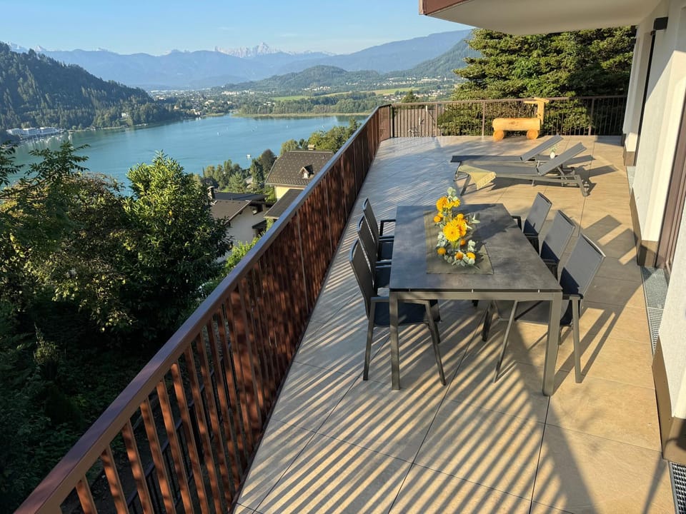 Property building, Day, Natural landscape, View (from property/room), Balcony/Terrace, Seating area, Dining area, Lake view, Mountain view