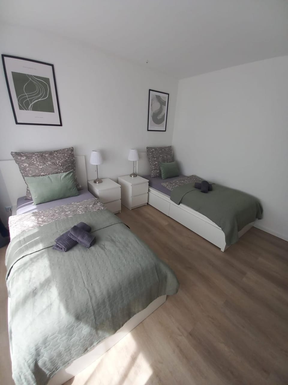 Bed, Photo of the whole room, Bedroom, towels