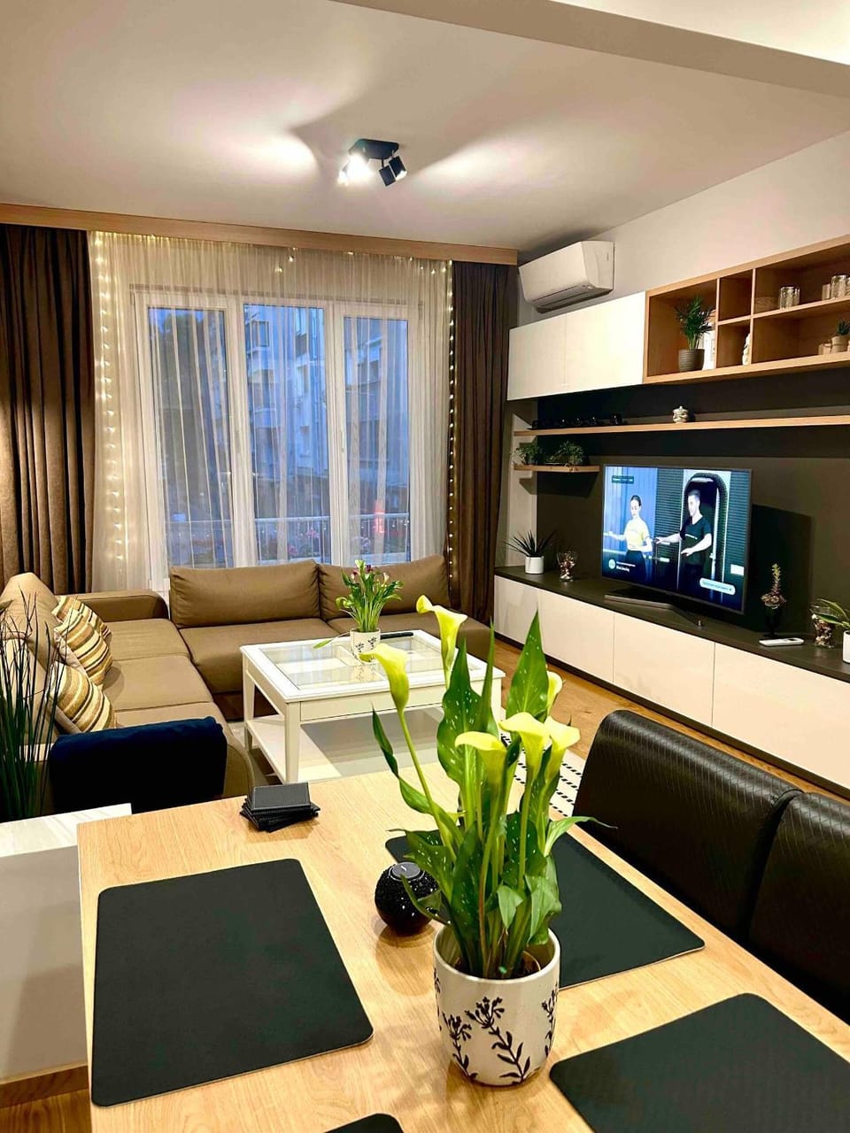 Communal lounge/ TV room