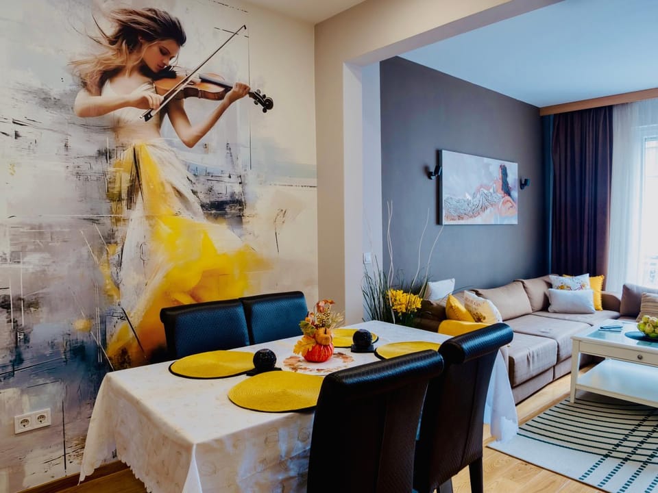 Living room, Seating area, Dining area