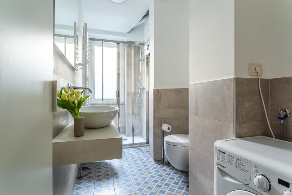 Bathroom, towels, washing machine