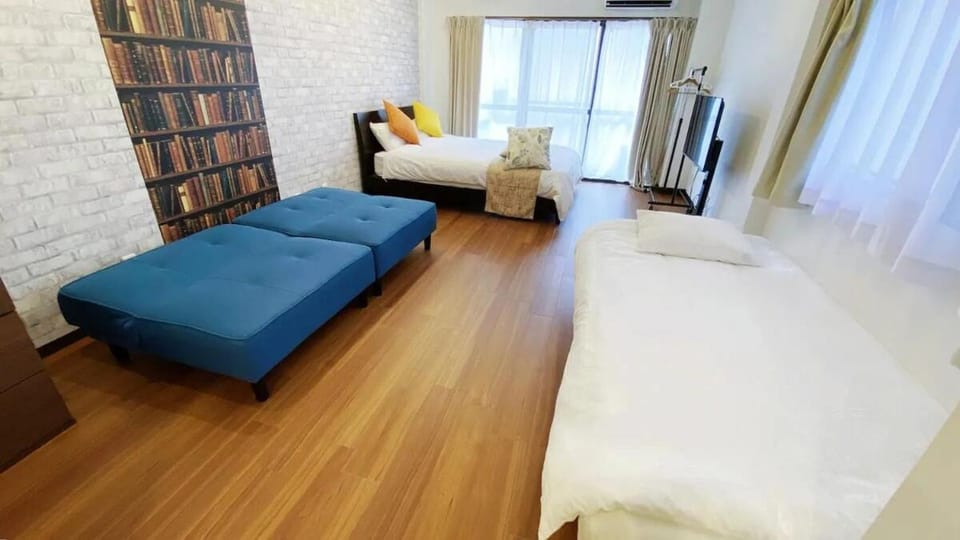 Bed, Living room, Photo of the whole room, Seating area