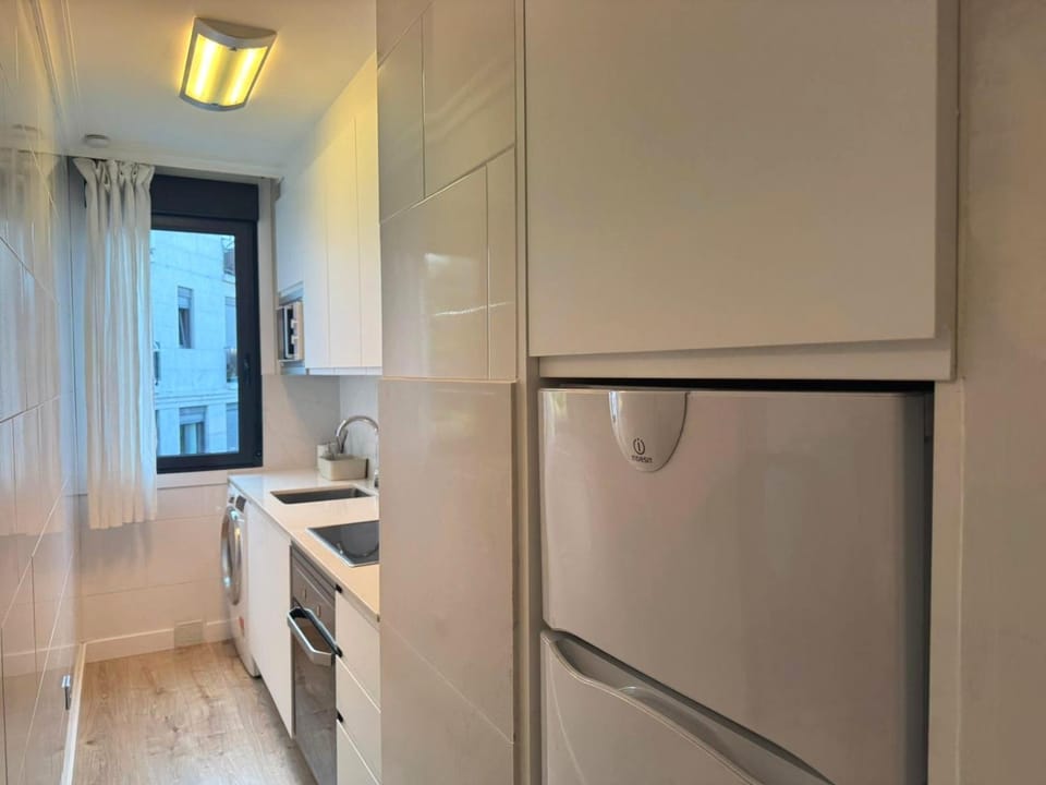 Kitchen or kitchenette, oven, pet friendly, stove