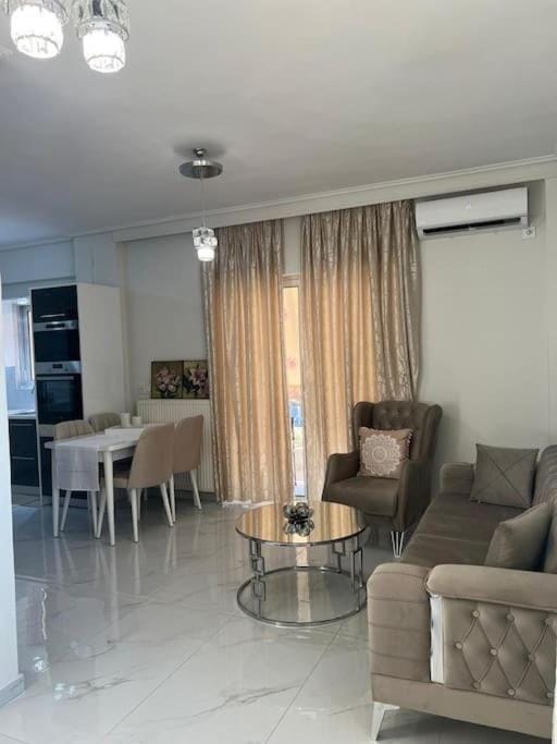 Modern and comfortable apartment 5km from center Apartment in South Athens