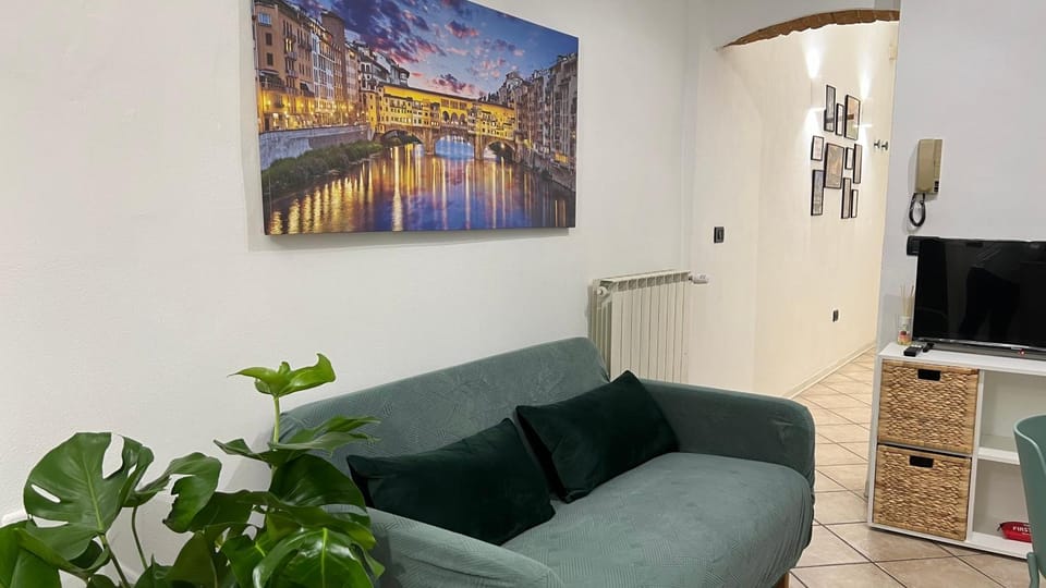 TV and multimedia, Living room, Seating area, Evening entertainment