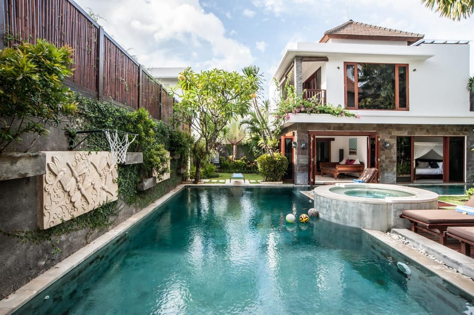 Property building, Day, Garden view, Pool view, Swimming pool, Swimming pool, sunbed