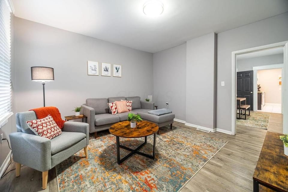 The Hungarian Village Spot - 2 BR and Fenced Yard House in Ohio