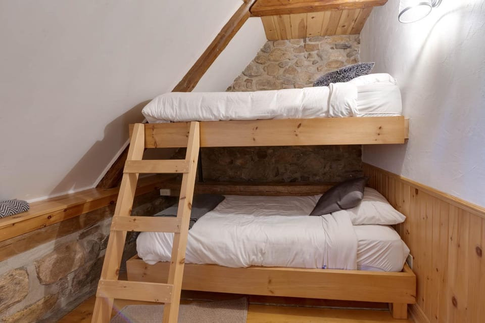 Bedroom, bunk bed