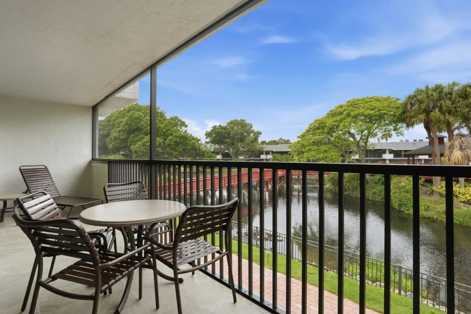 Deluxe Condo With Resort Views House in Naples