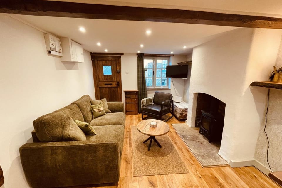 Charming Cottage Sleeps 4 with Sauna House in North Dorset District