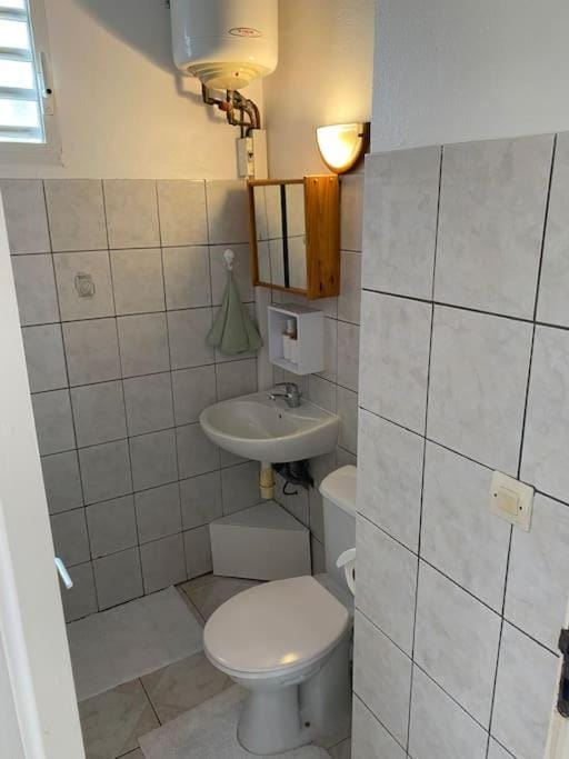 Studio Pomme Cannelle - 6 nuits minimum House in Sainte-Anne