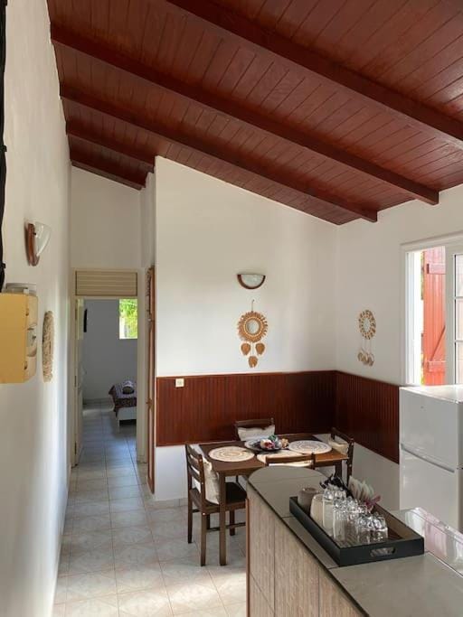 Studio Pomme Cannelle - 6 nuits minimum House in Sainte-Anne
