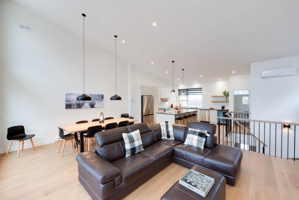 Communal lounge/ TV room, Living room, Seating area