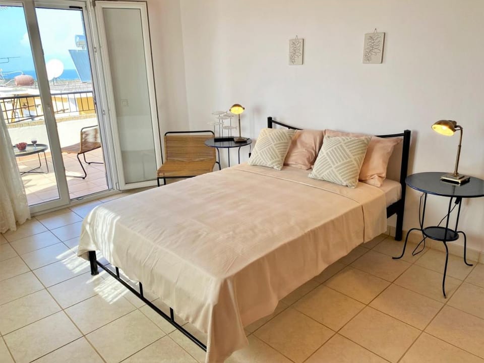 Bed, Balcony/Terrace, Bedroom