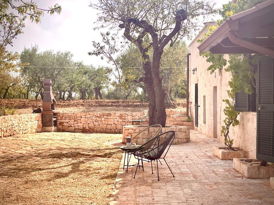 Property building, Patio, Spring, Day, BBQ facilities, Garden, Garden, Garden view