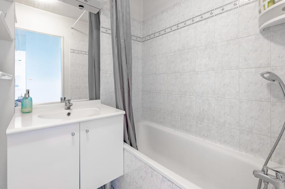 Bathroom, Bath