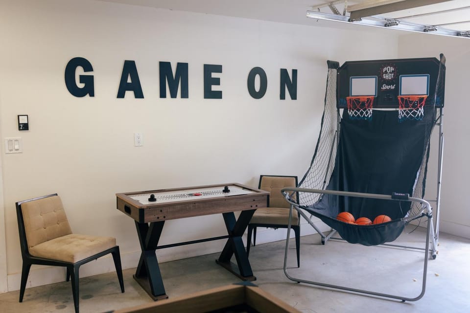 Game On Premiere Entertainment-Packed Getaway House in Fayetteville