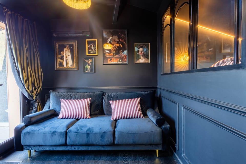 Living room, Seating area