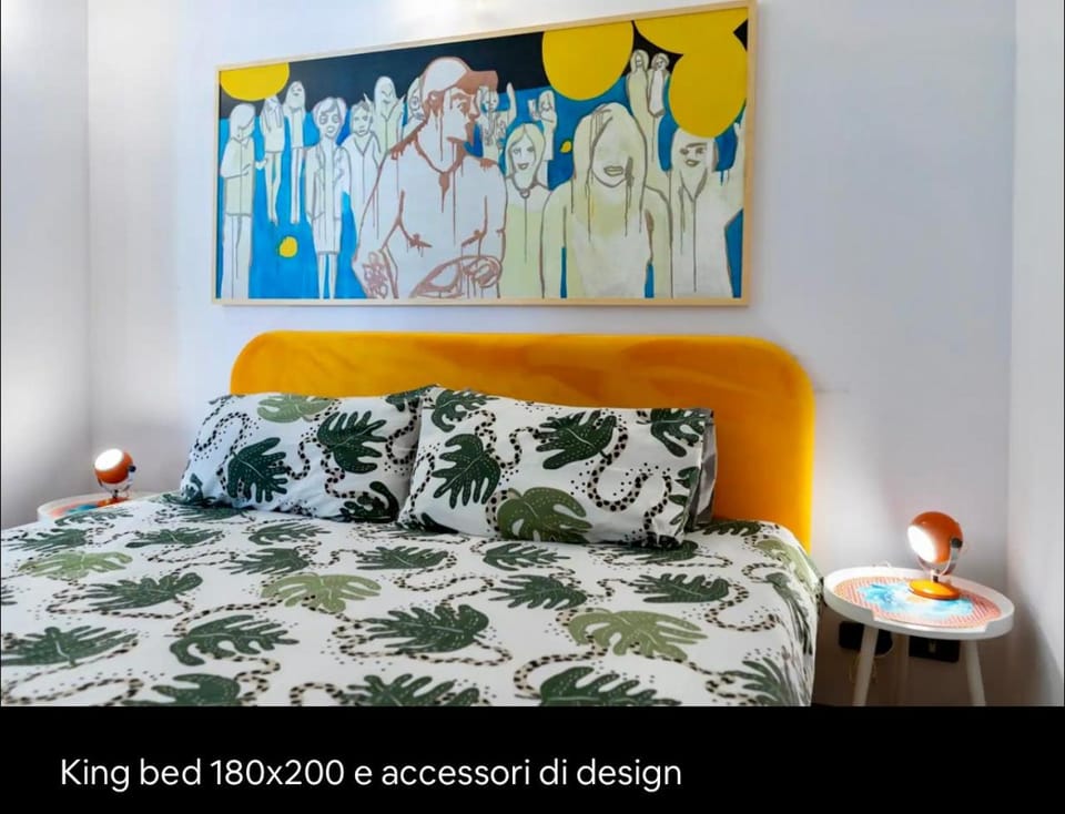 Bed, Photo of the whole room, Decorative detail, Bedroom