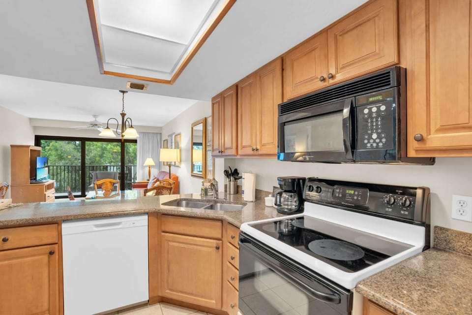 End Unit with Resort Views From Lanai House in Naples