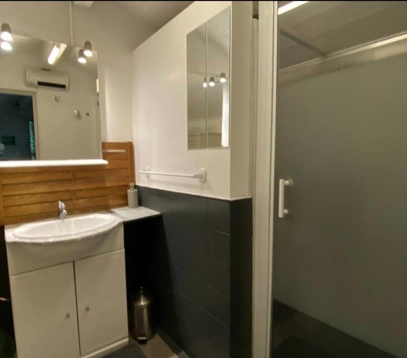 Shower, Bathroom