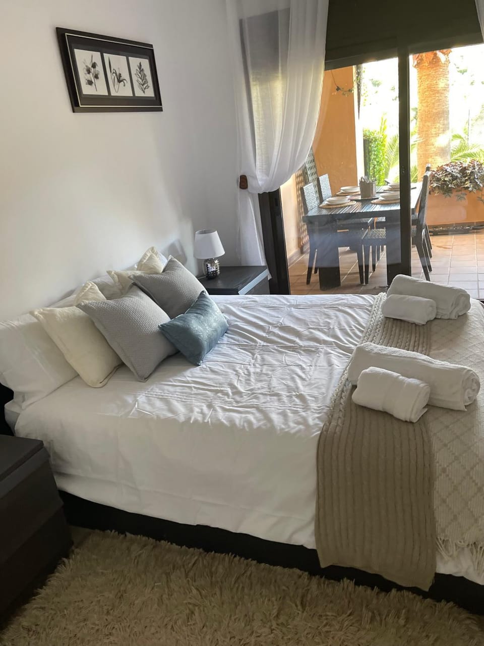 Photo of the whole room, Bedroom