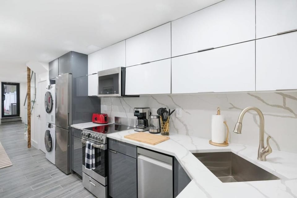 317-1D New 2BR Duplex WD Private Backyard Apartment in Roosevelt Island