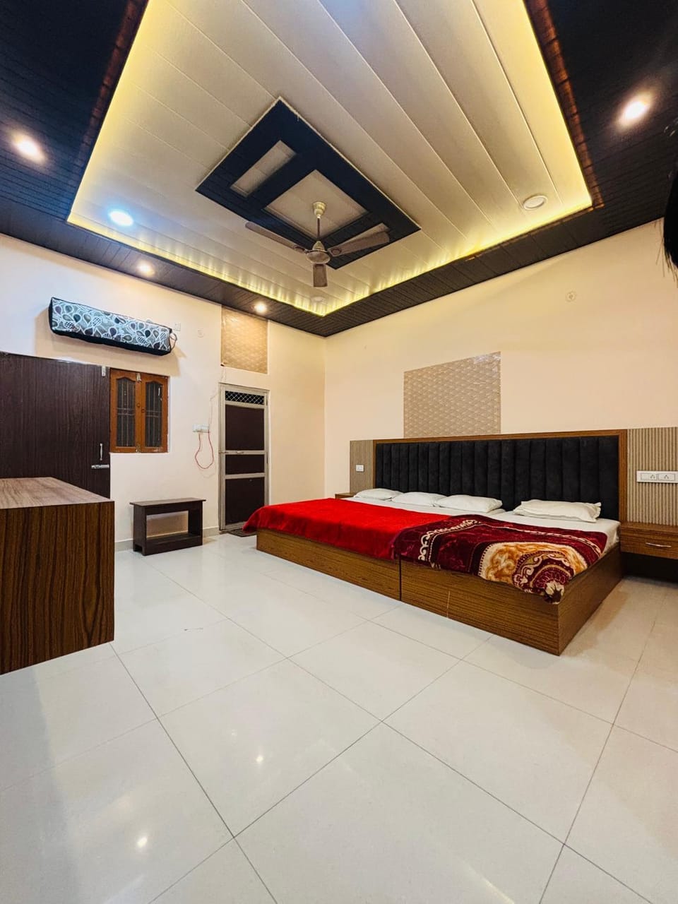 Bed, Photo of the whole room, Bedroom, air conditioner, air conditioner