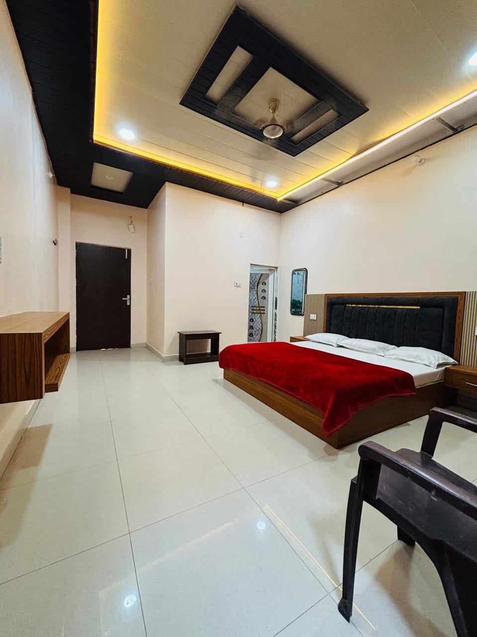 Bed, Photo of the whole room, Bedroom