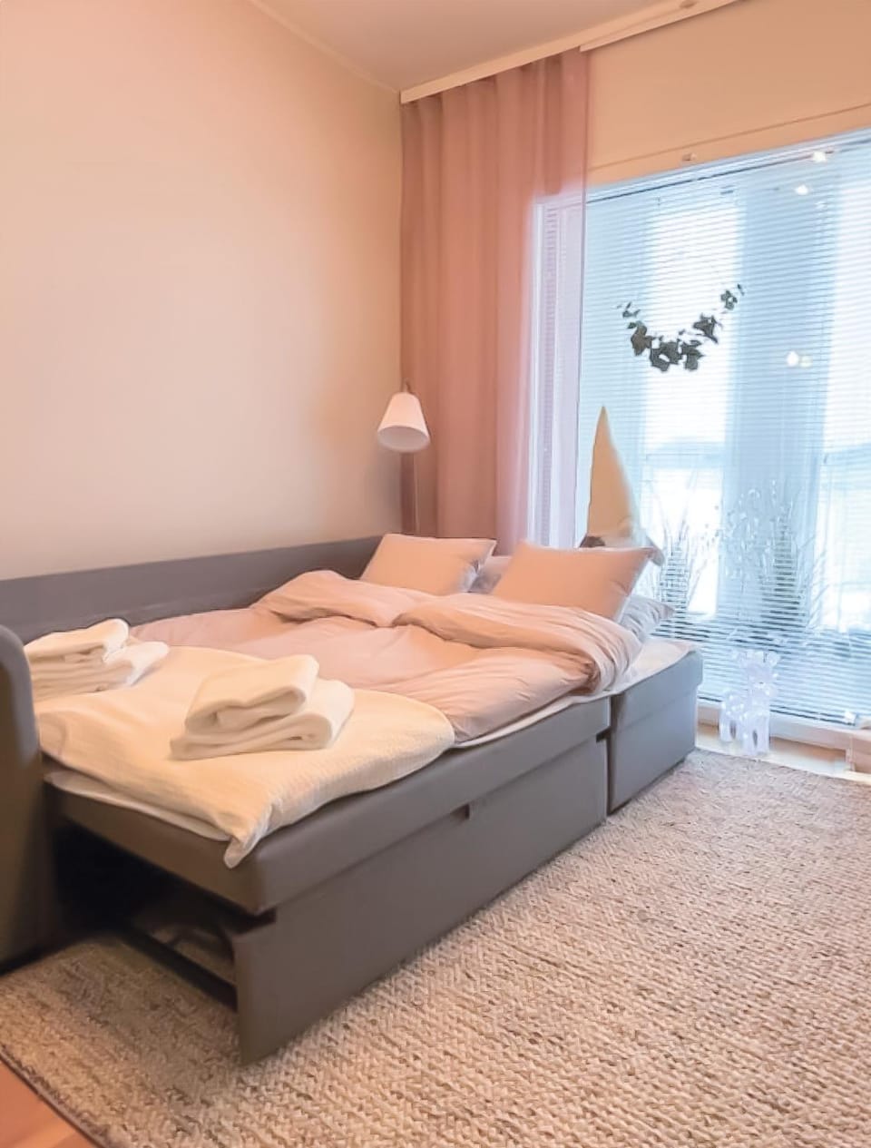 Bed, Living room