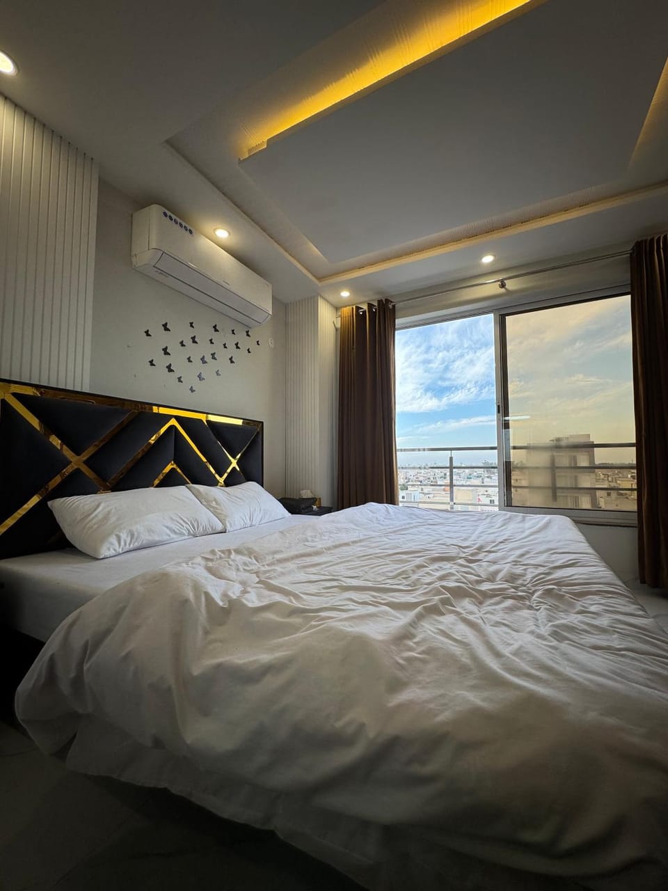 Bed, Photo of the whole room, Bedroom