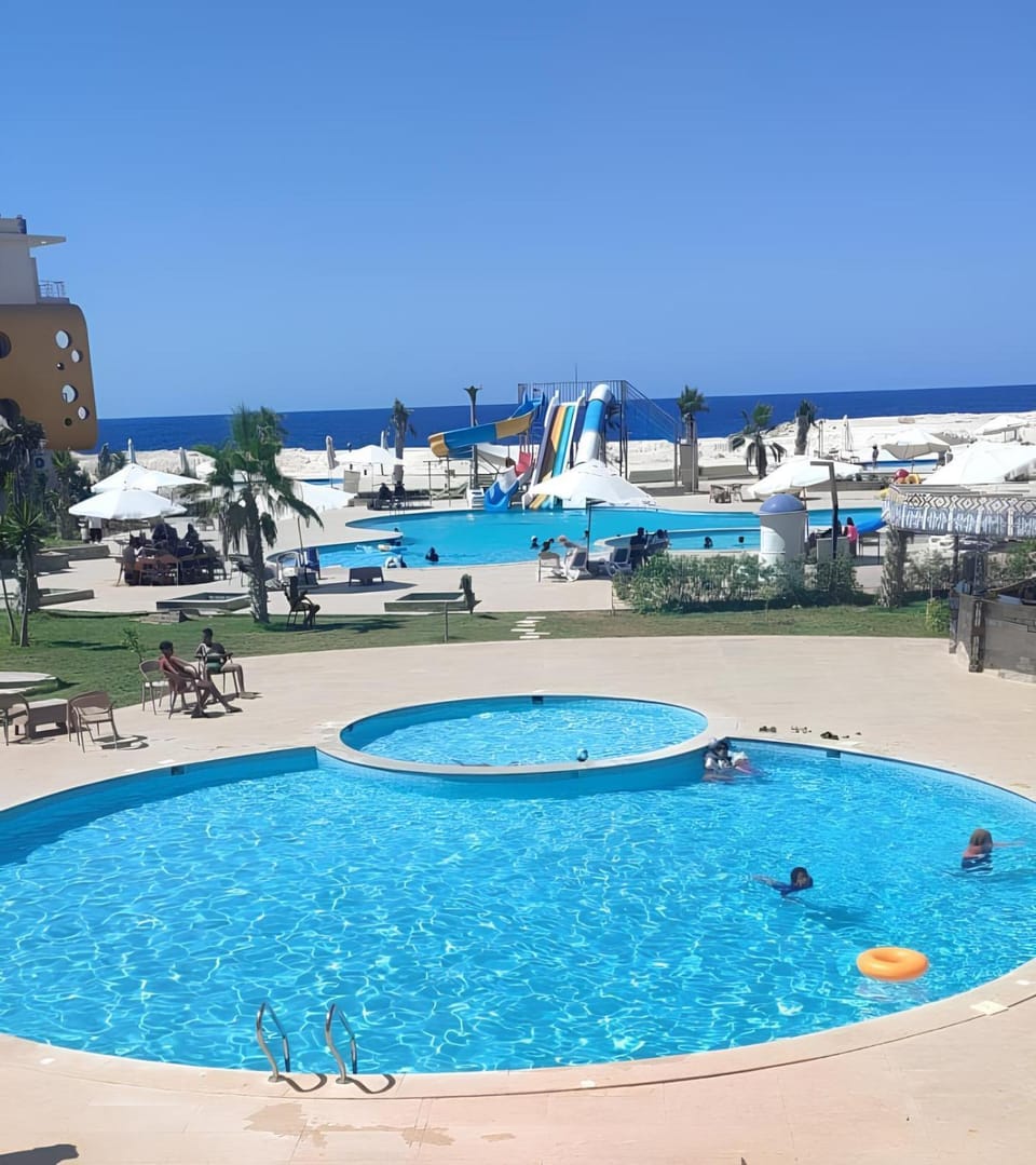 Communal lounge/ TV room, Day, Natural landscape, Beach, Aqua park, Evening entertainment, Pool view, Sea view, Swimming pool, sunbed