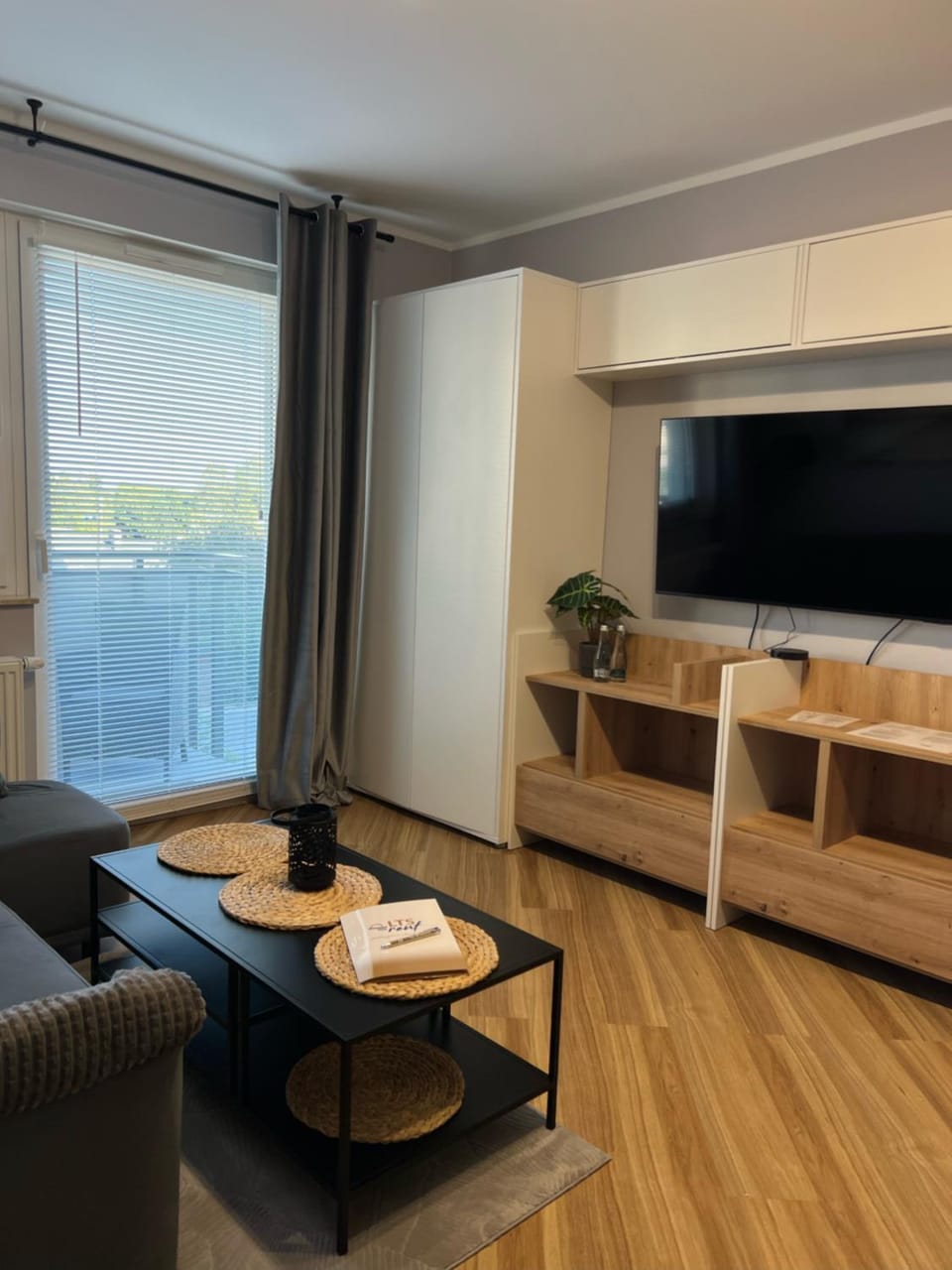 Communal lounge/ TV room, TV and multimedia, Living room, Seating area, Evening entertainment