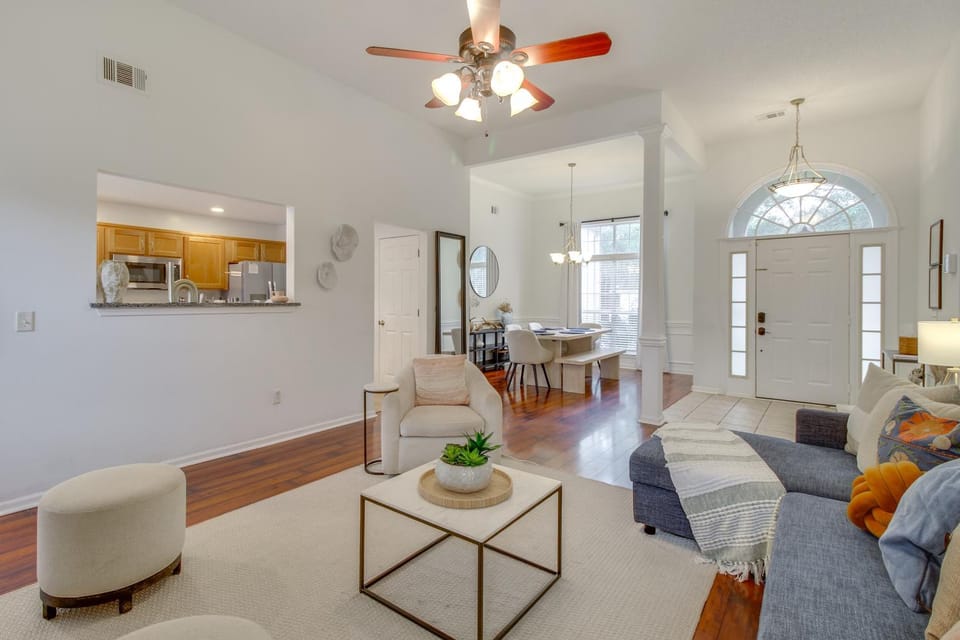 Fenced Yard and Projector! Savannah Family Retreat House in Savannah