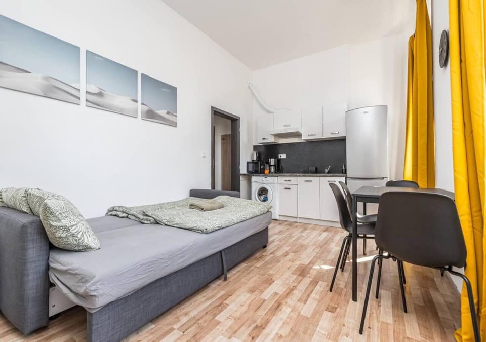 Kitchen or kitchenette, Photo of the whole room, Seating area, Dining area, Bedroom, pet friendly, towels
