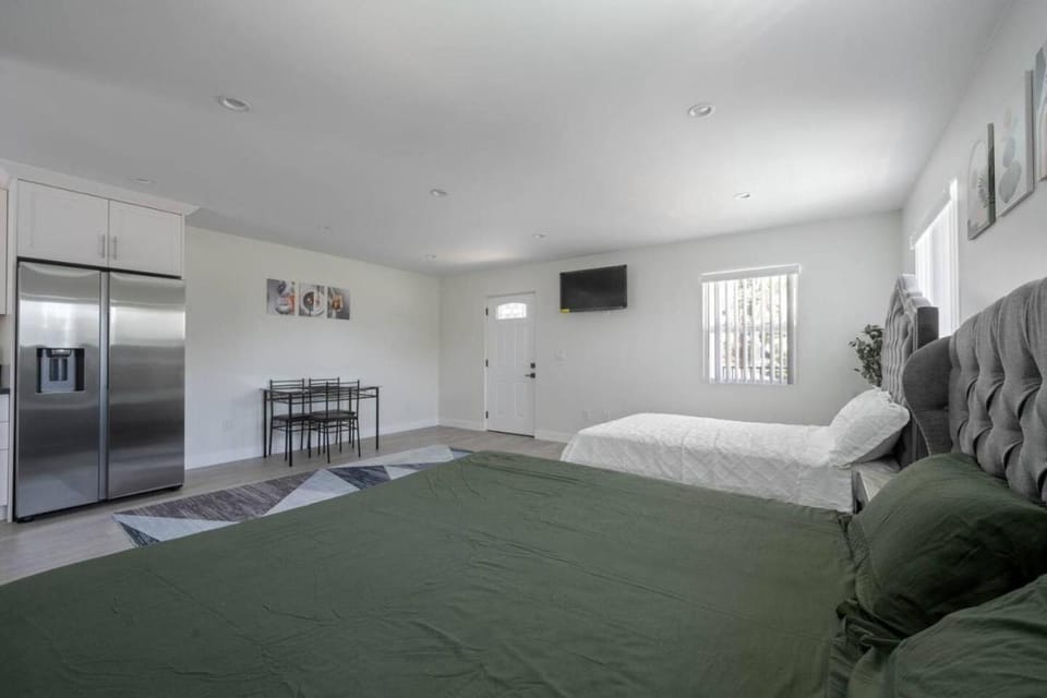 Prime new beautiful studio in burbank Apartment in Burbank