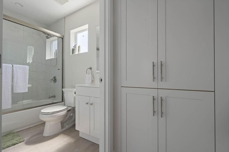 Prime new beautiful studio in burbank Apartment in Burbank