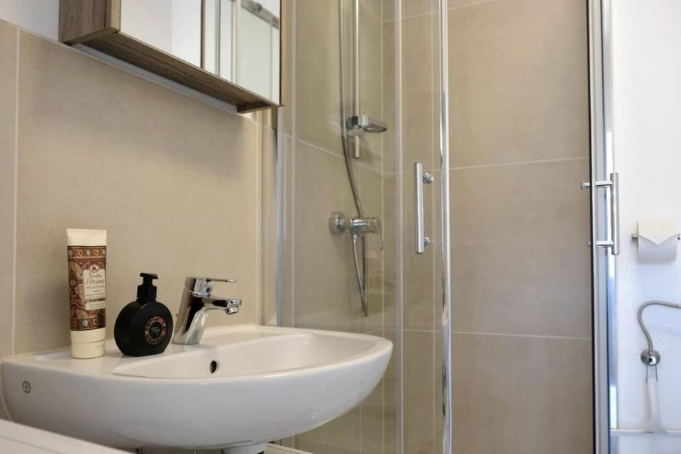 NOOR - Quiet City Retreat & Free Parking Apartment in Graz