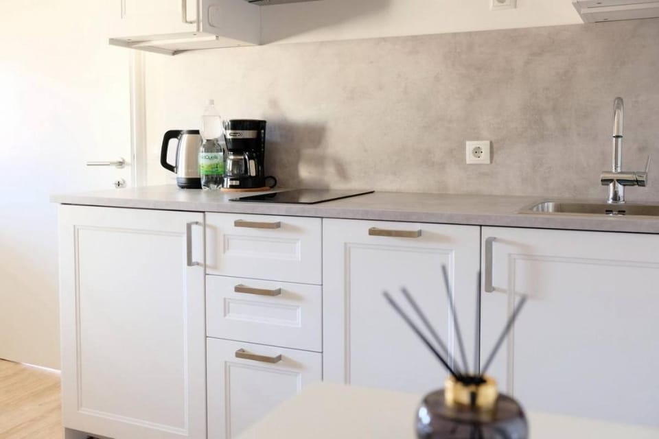 NOOR - Quiet City Retreat & Free Parking Apartment in Graz