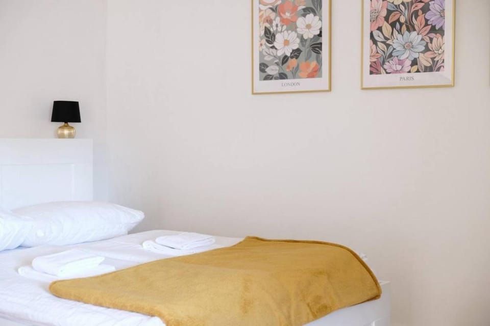NOOR - Quiet City Retreat & Free Parking Apartment in Graz